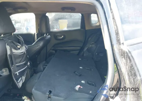 2018 Jeep Compass Latitude 4X4 из США, поврежденный, VIN 3C4NJDBB9JT245408